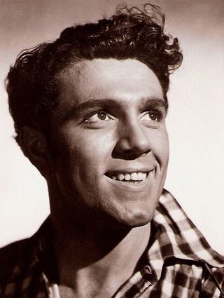 Kieron Moore - Actor Filmography، photos، Video